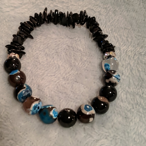 Handcrafted Black & Blue beads bracelet - Picture 2 of 4